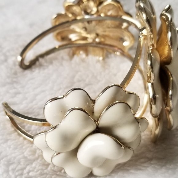 Floral Pansy Cuff Bracelet - Picture 4 of 8